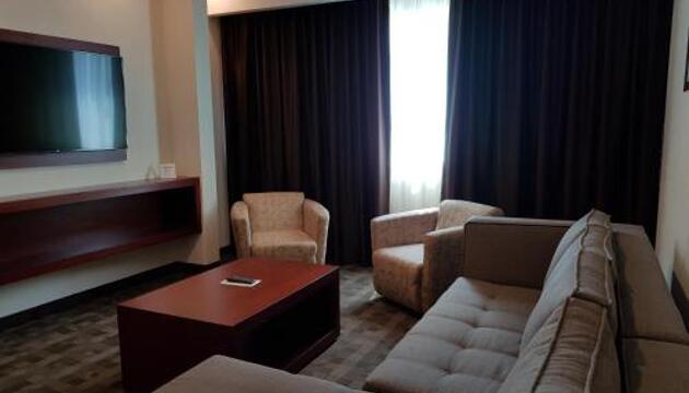 Foto de Holiday Inn &amp; Suites Plaza Mayor, an IHG Hotel