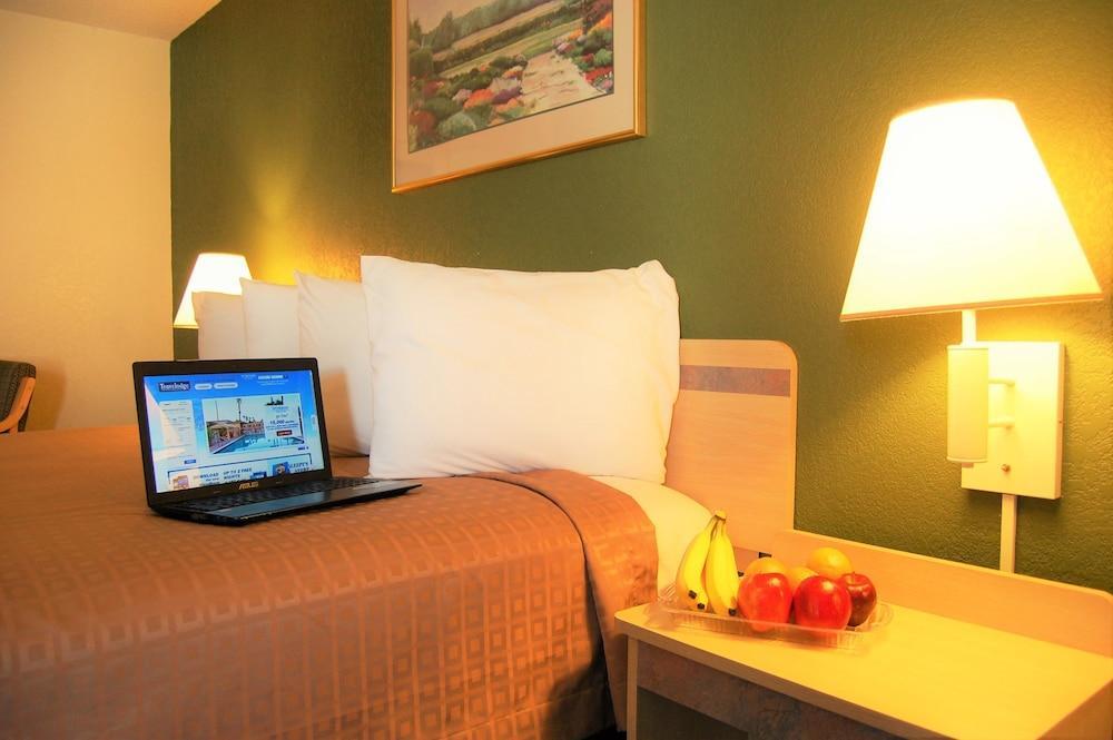 Room – Motel Travelodge by Wyndham Los Banos CA