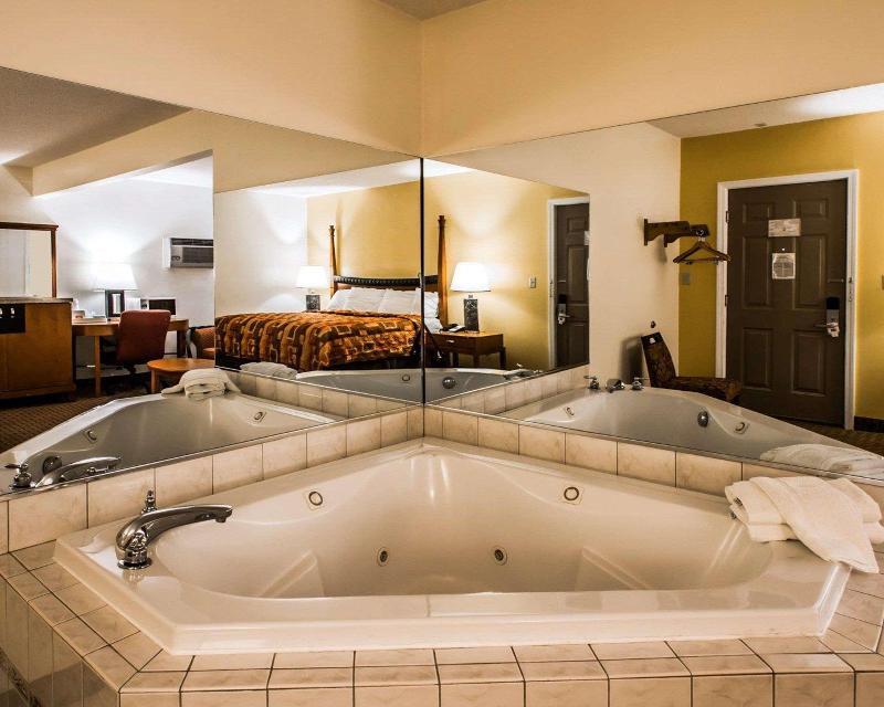 Foto de una habitación de Hotel Econo Lodge Tonawanda I-290