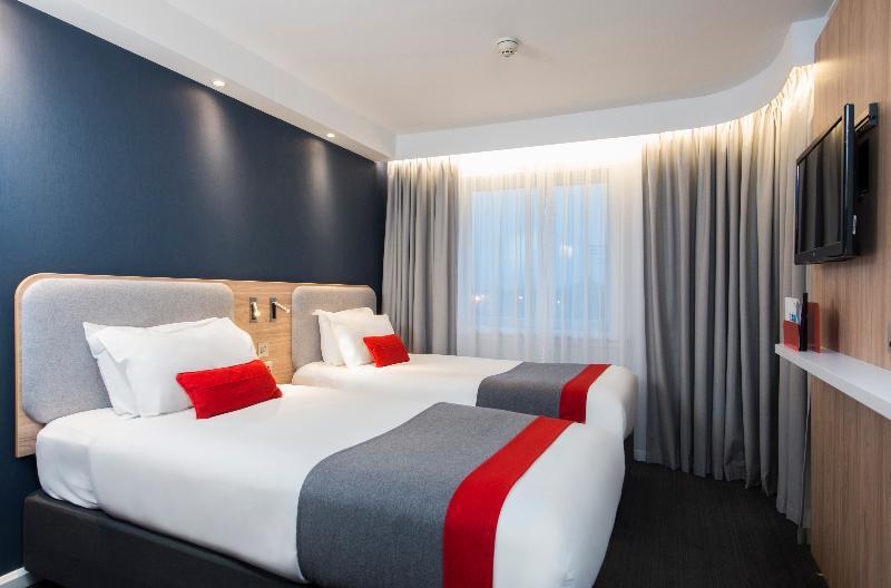 Foto de una habitación de Holiday Inn Express Milton Keynes, an IHG Hotel