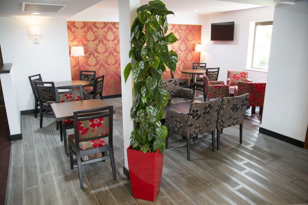 Foto de restauración de Hotel Ramada by Wyndham Cambridge