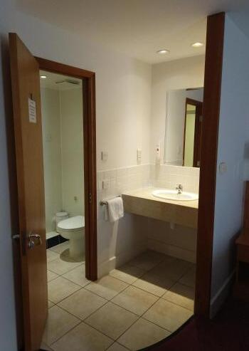 Foto del baño de Hotel Ramada by Wyndham Cambridge