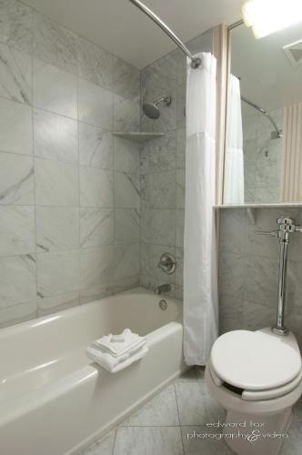Foto del baño de Hotel Warwick Allerton Chicago