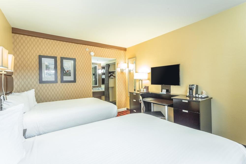 Foto de una habitación de Inn at the Peachtrees, Ascend Hotel Collection