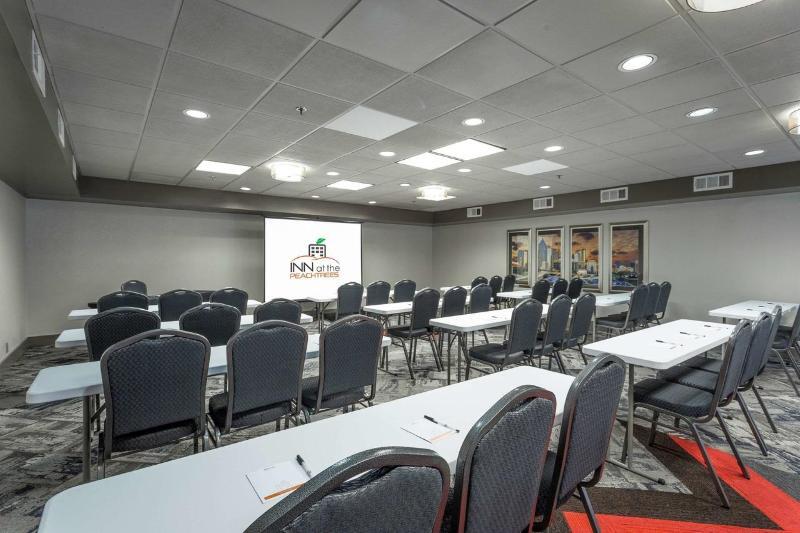 Foto de los servicios de Inn at the Peachtrees, Ascend Hotel Collection