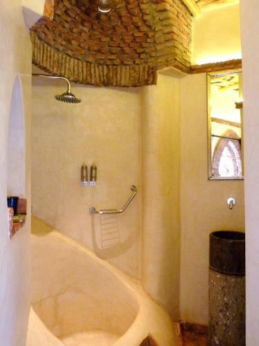 Foto del baño de Bed-and-Breakfast Manzil La Tortue