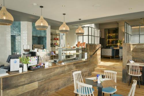 Foto de restauración de Lahinch Coast Hotel and Suites