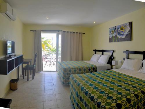 Foto de una habitación de Costarena Beach Hotel