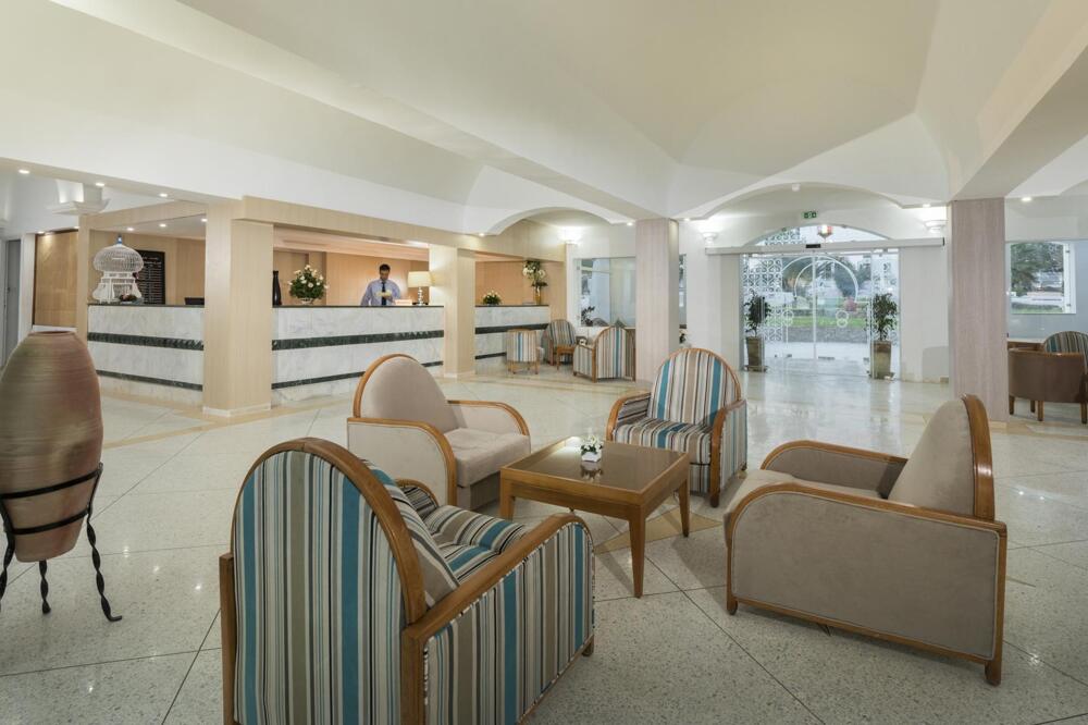 Foto de las zonas nobles de Hotel COOEE Hari Club Beach Resort