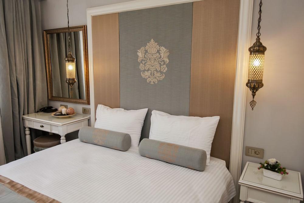 Foto de una habitación de Raymond Blue Hotel