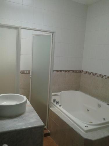 Foto del baño de Hotel Aquiles