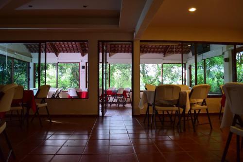 Foto de restauración de Villa Blanca Suites