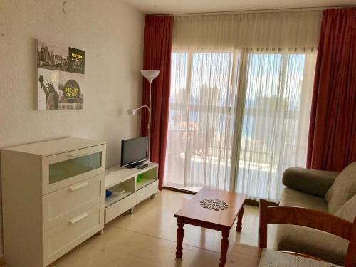 Foto de una habitación de Alquileres Vacacionales Los Gemelos 2- Aloturin Benidorm