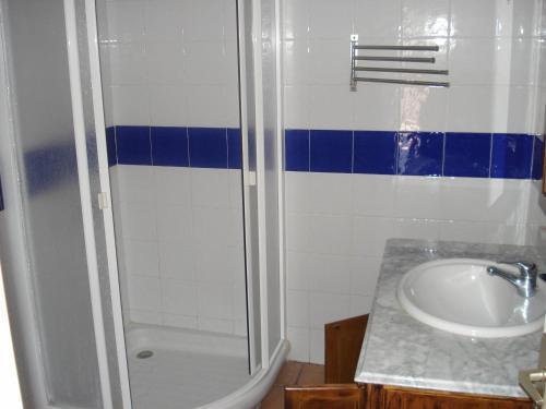 Foto del baño de Apartamentos y Bungalows Finca Colón