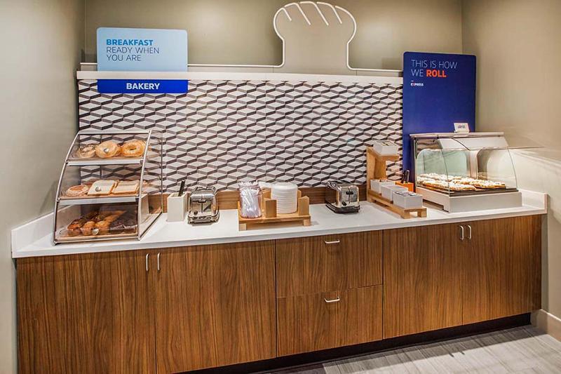 Foto de restauración de Holiday Inn Express San Francisco Airport South, an IHG Hotel