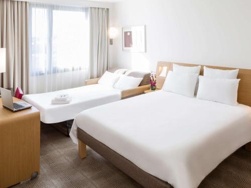 Foto de una habitación de Hotel Novotel Reading Centre