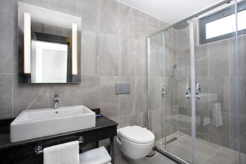 Foto del baño de Hotel Falcon 1511