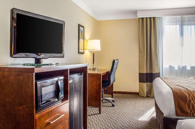 Foto de una habitación de Hotel Comfort Inn &amp;amp; Suites Durango