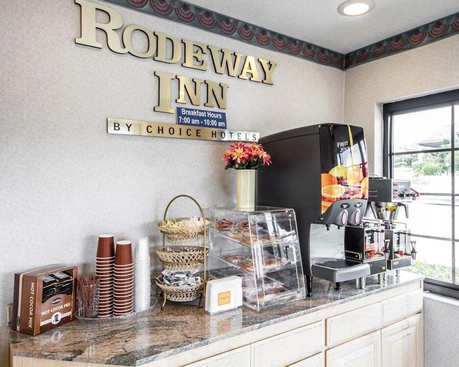 Foto de restauración de Motel Rodeway Inn Monterey Near Fairgrounds