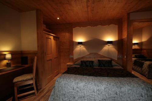 Foto de una habitación de Logis Hotel &amp;amp; Spa Beau-Site