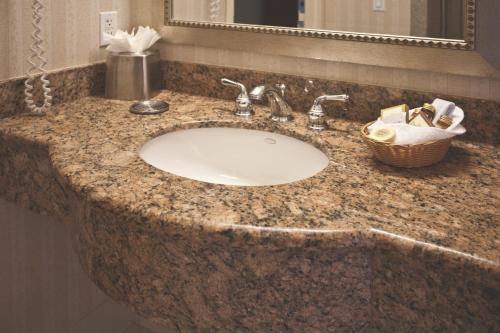 Foto del baño de Bay Landing Hotel