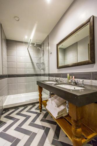 Bathroom – Hotel Orange Tree