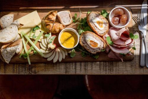 Dining – Hotel Orange Tree