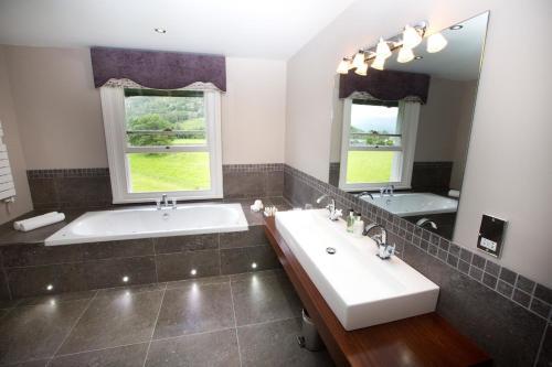 Bathroom – The Leathes Head Country House Hotel