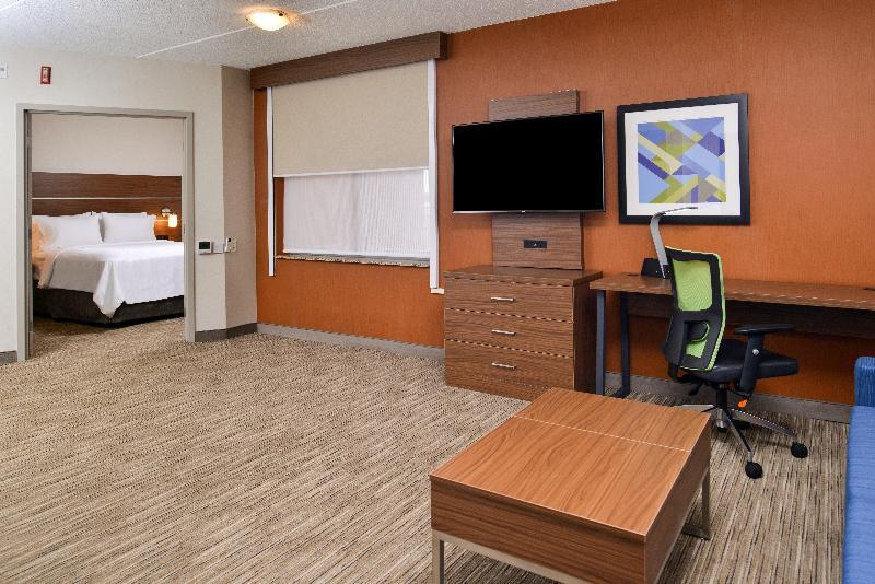 Foto de una habitación de Holiday Inn Express &amp;amp; Suites Buffalo Downtown, an IHG Hotel