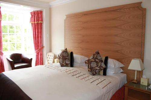 Room – Lyzzick Hall Hotel
