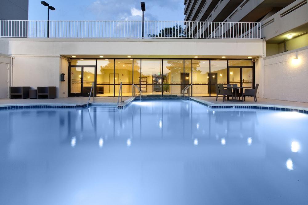 Foto de los servicios de Holiday Inn Denver East, an IHG Hotel