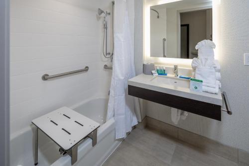 Foto del baño de Holiday Inn Express - Sunnyvale - Silicon Valley, an IHG Hotel