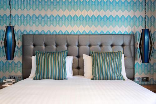 Room – Hotel Inn on the Square