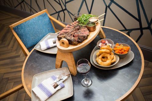 Dining – Hotel Inn on the Square