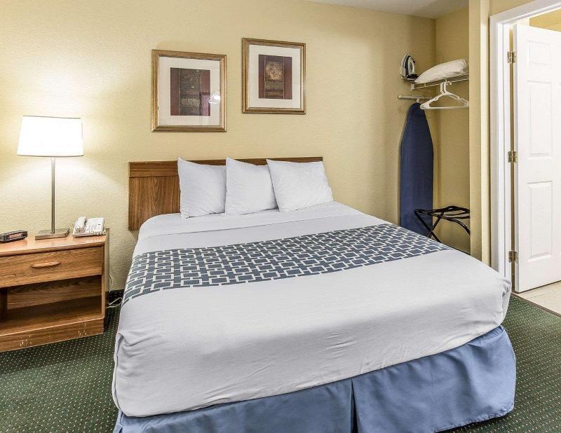 Room – Suburban Extended Stay Hotel Fort Myers Cape Coral