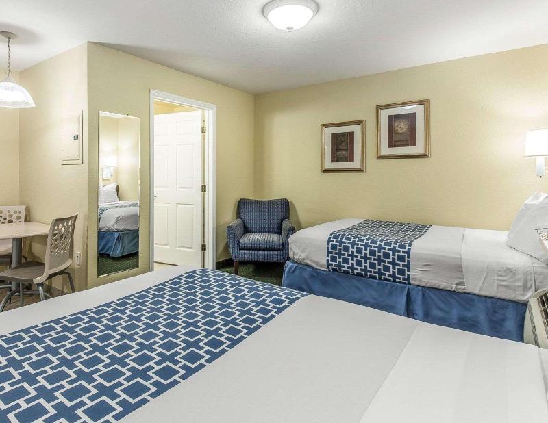 Room – Suburban Extended Stay Hotel Fort Myers Cape Coral