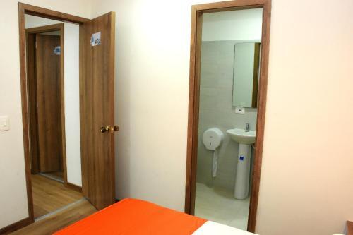 Foto de una habitación de Hotel El Lago 1