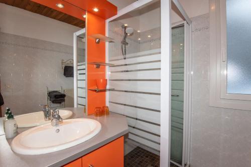 Foto de una habitación de Bed-and-Breakfast Chambre d&amp;#039;Hôtes la Combe Fleurie