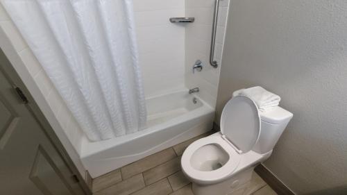 Foto de una habitación de Hotel Super 8 by Wyndham Santa Cruz/Beach Boardwalk East