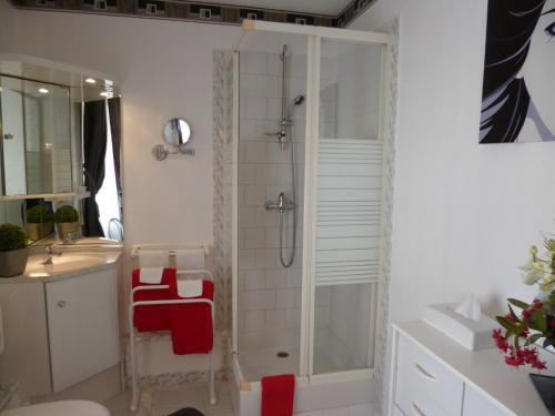 Foto de una habitación de Hotel Le Saint-Yves