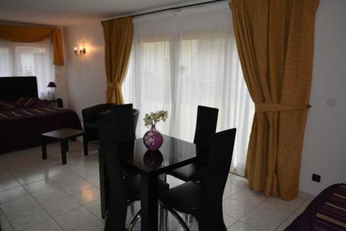 Foto de una habitación de Hotel Le Saint-Yves