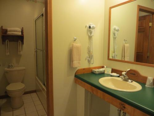 Photo – Snyders Shoreline Inn