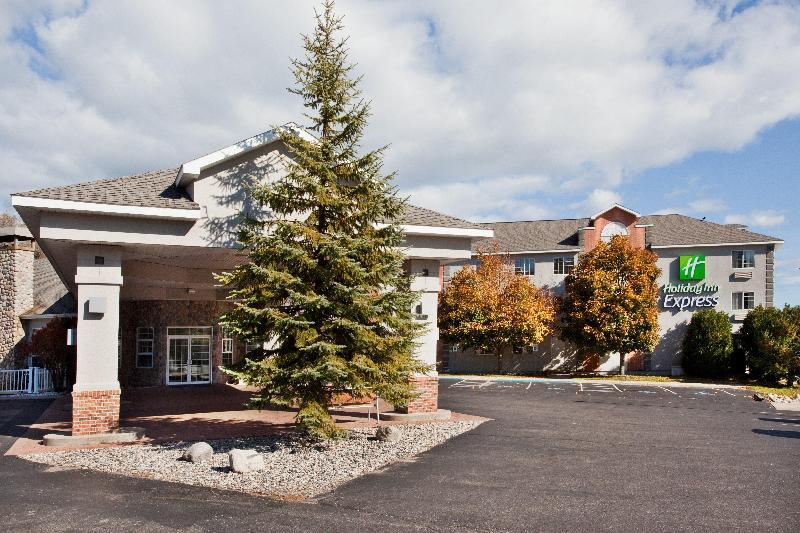 Photo – Holiday Inn Express Lake Front - St Ignace, an IHG Hotel