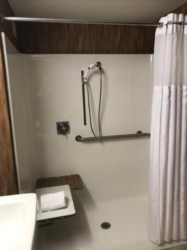 Room – Hotel Radisson On John Deere Commons Moline