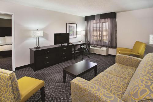 Foto de una habitación de Hotel La Quinta by Wyndham Clifton/Rutherford