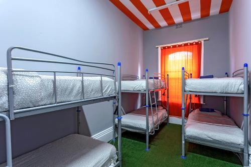Adelaide's Shakespeare Backpackers International Hostel, Adelaide - Reserving Adelaide's Shakespeare Backpackers International Hostel, Adelaide - Reserving