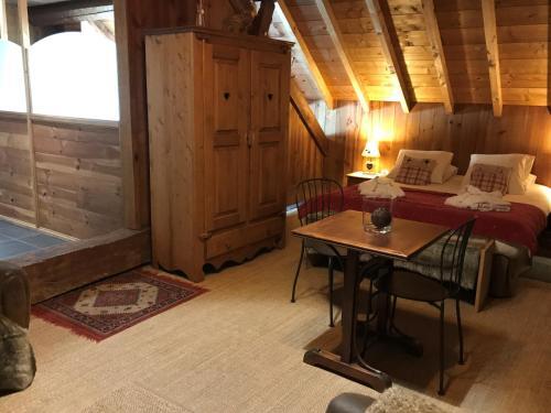 Foto de una habitación de Bed-and-Breakfast La Clé des Bois