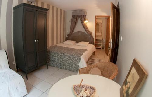 Foto de una habitación de Bed-and-Breakfast La Clé des Bois