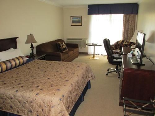 Room – Hotel Fredericton Inn