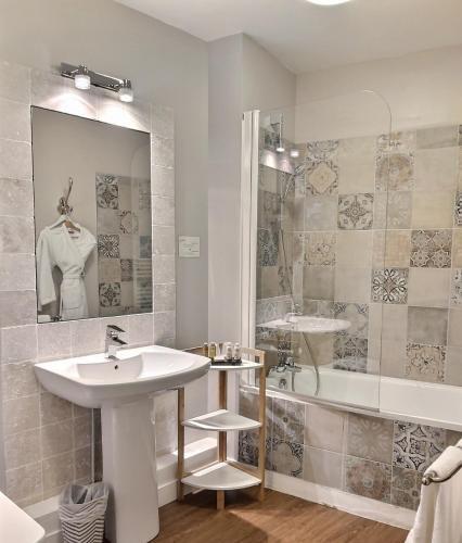 Foto de una habitación de Hôtel des Basses Pyrénées - Bayonne